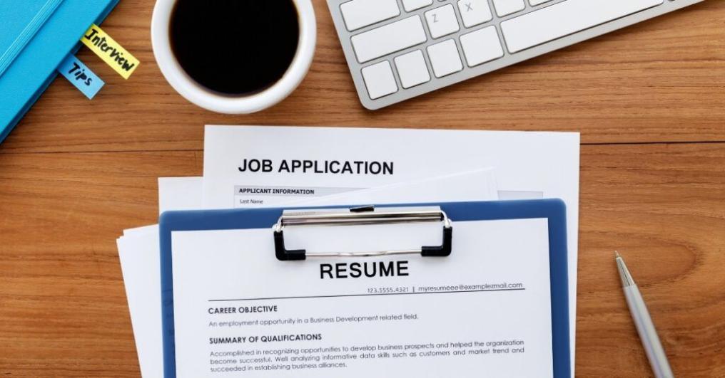 How Do Resume Writers Stay Updated On Industry-Specific Hiring Trends And Requirements?